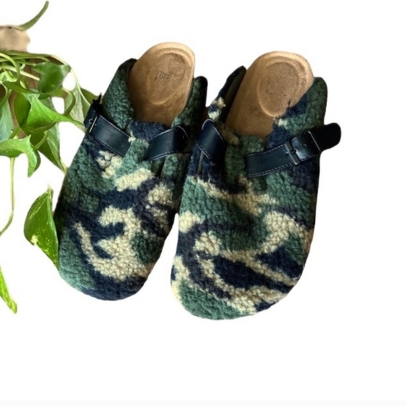 Camouflage Sherpa Clogs - Picture 2 of 4